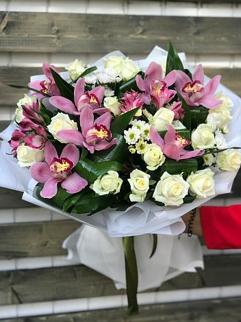 Букет цветов из: Розы и Хризантемы в Большой Луг
