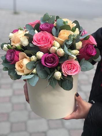 Цветочная композиция из Розы в шляпной коробке в Большой Луг
